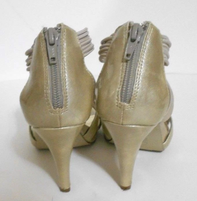 Sandalias de tacón alto Style Co talla 5,5 charol dorado con tiras enjauladas punta abierta 3,5 Y2K Foto 2 de 4