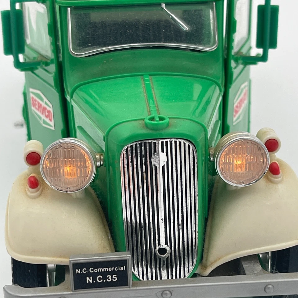 Camión de reparto de gasolina Servco vintage escaso luces a batería puertas abiertas Foto 4 de 4