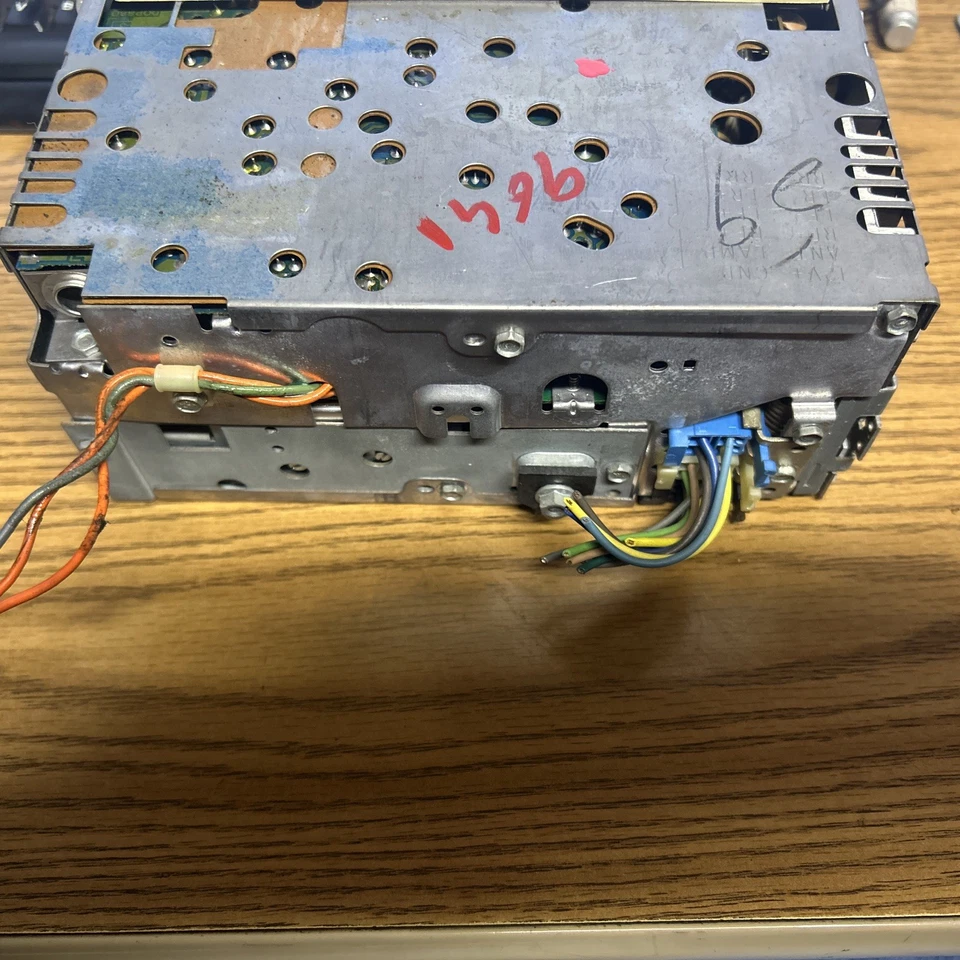 1985 Cadillac Deville Radio Cassette Oem 162511 - Image 3 of 4