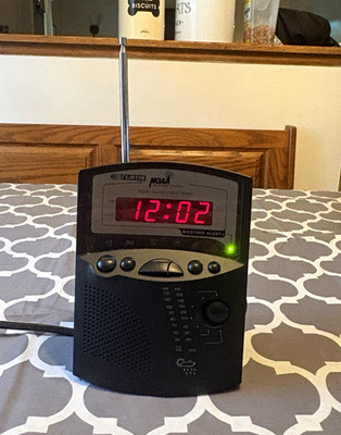 Curtis CR2201 NOAA Weather Alert AM/FM Weather Band Clock Radio Black