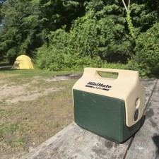 VINTAGE OLD RARE MINIMATE BY IGLOO COOLER INTACT SET GREEN & WHITE MADE IN USA