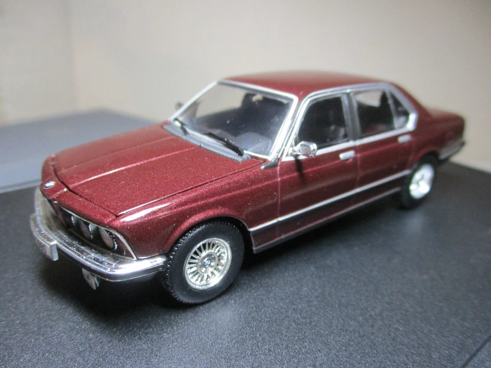 Minichamps 1/43 BMW 728i (E23) 1977-80 Burgundy Met. 80420390514 - Image 2 of 4