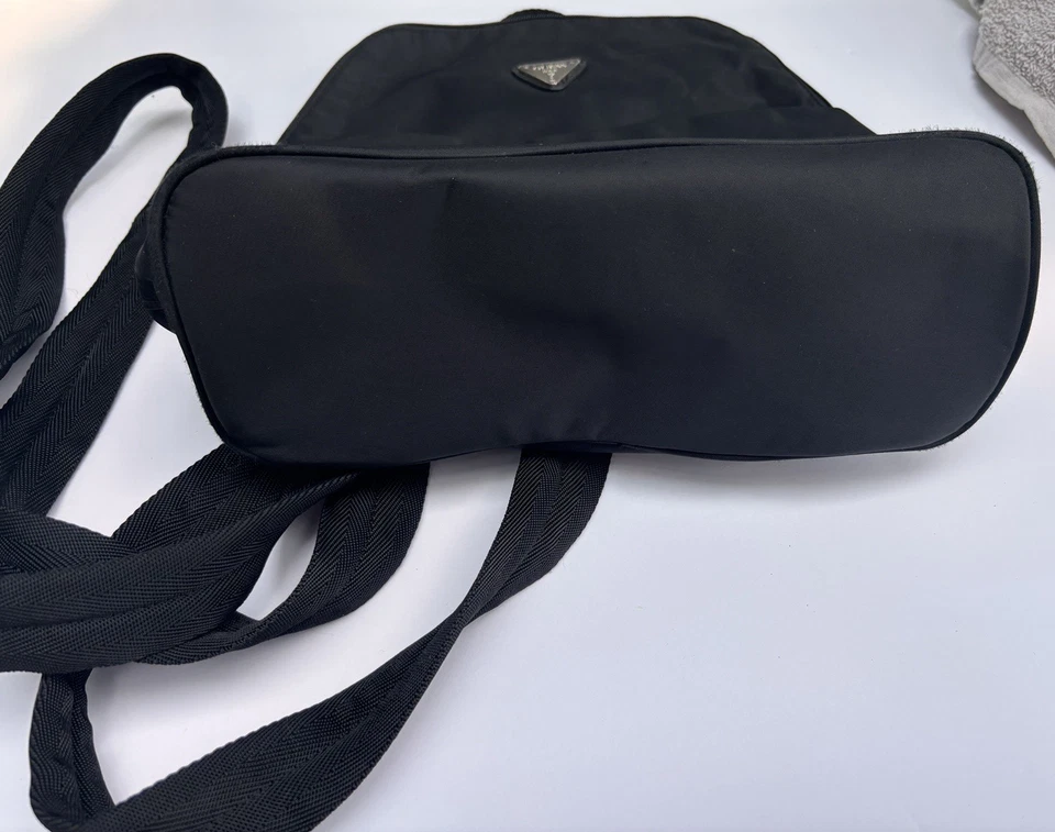 Guess Mochila Pequeña Logo Color Negro Correas Ajustables Mochila Cartera Mango Superior Foto 4 de 4