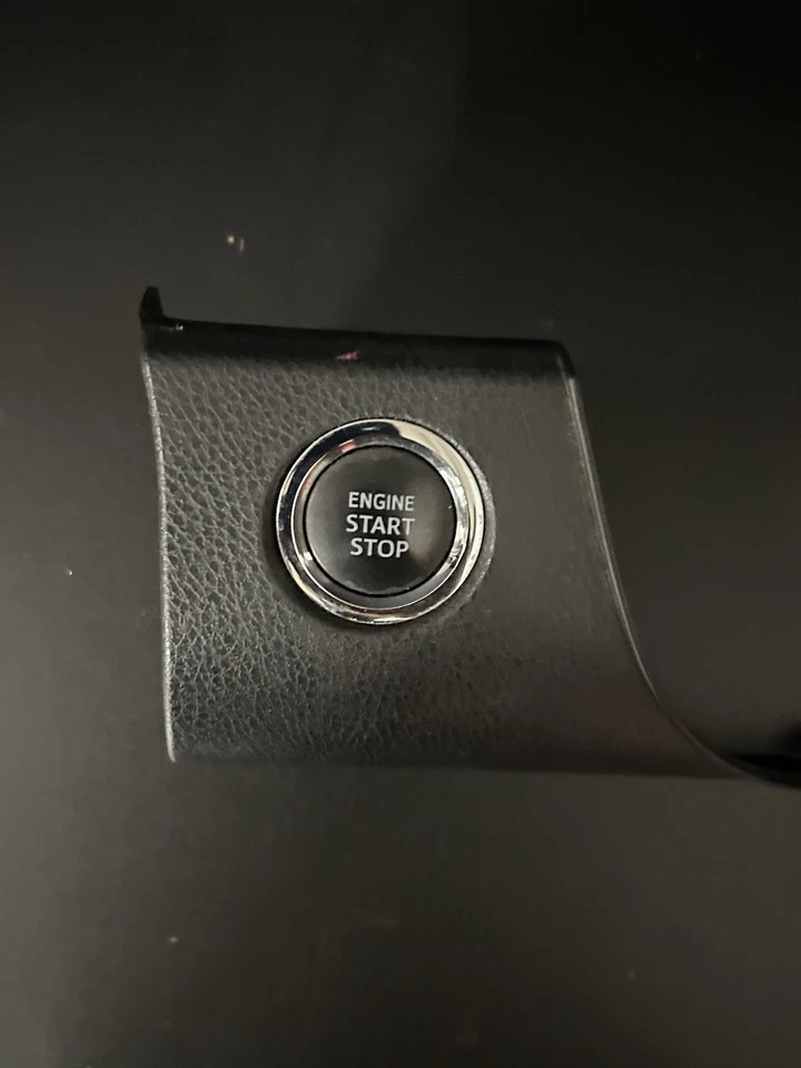 Botão de partida/parada do motor Toyota Camry 2018 com painel de acabamento preto 5548006410 fabricante de equipamento original - Imagem 2 de 4