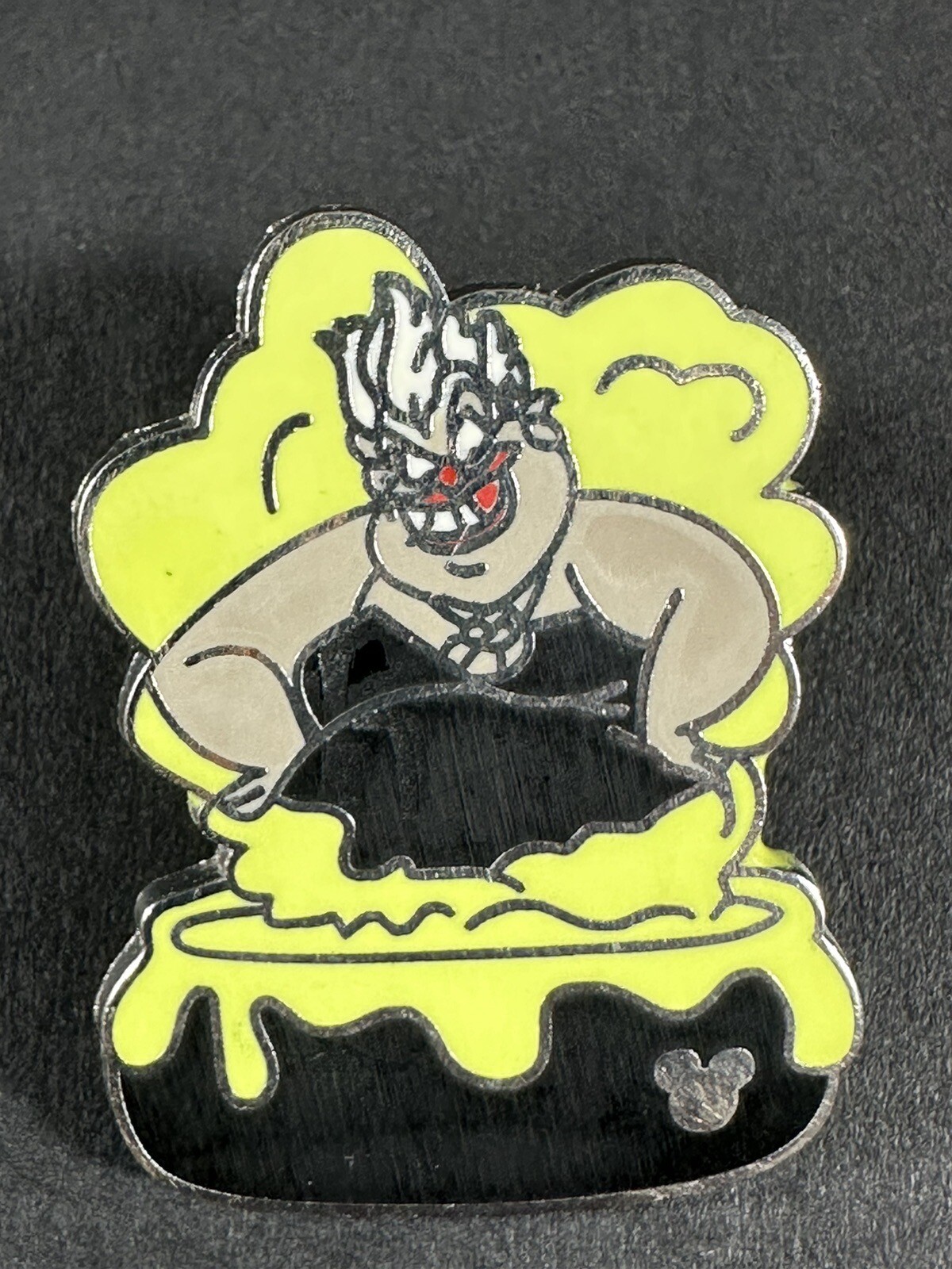 DISNEY - 2007 - URSULA - VILLAINS - HIDDEN MICKEY PIN - 3 of 5