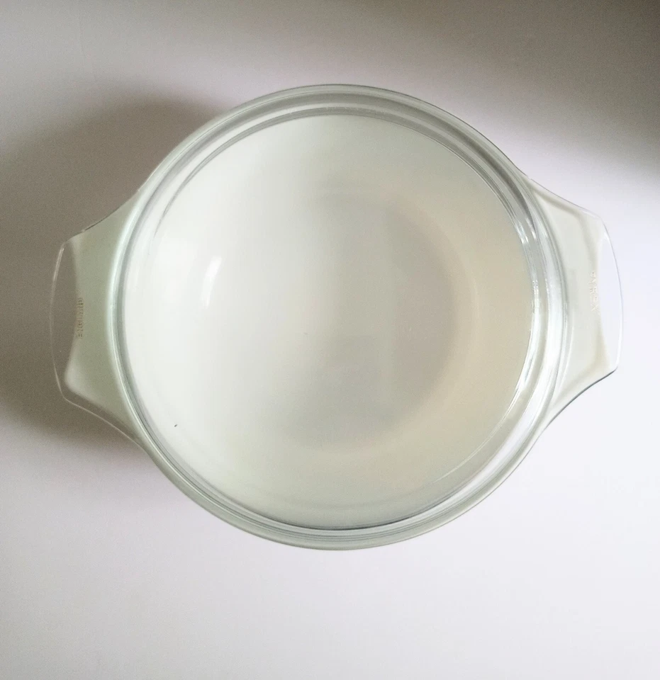 Pyrex England round casserole Emily spring garden with lid - Image 3 of 4