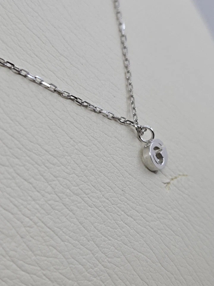  Collar Gucci, colgante Running GG, oro blanco de 18k, 16 pulgadas  Foto 4 de 4