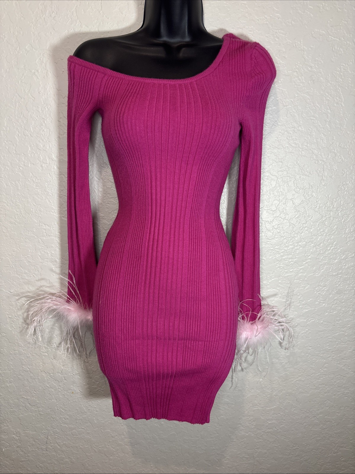 Nuevo con etiquetas Vestido de Plumas Acanalado con Abertura Lovers + Friends Sarita, Rosa, Mediano
