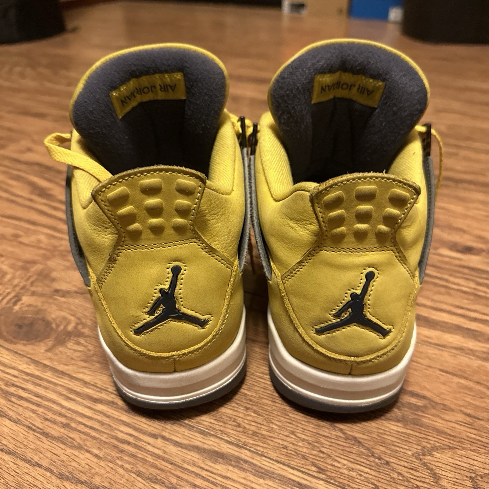 Jordan 4 Lightning - image 7