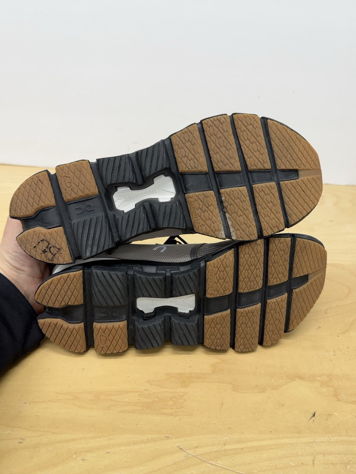 On Cloud X 4 Eclipse lightweight Gray running Sho… - image 8