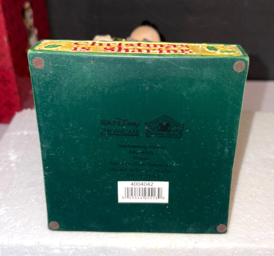 Walt Disney Showcase Collection "HEARTWARMING HOLIDAY " Minnie Mouse - W/Box 9"