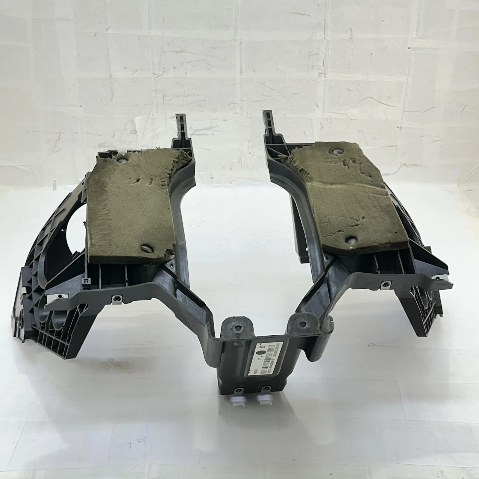 2016 CAN-AM SPYDER RT FRONT COWL DASH FAIRING CONSOLE SUPPORT BRACKET STOCK