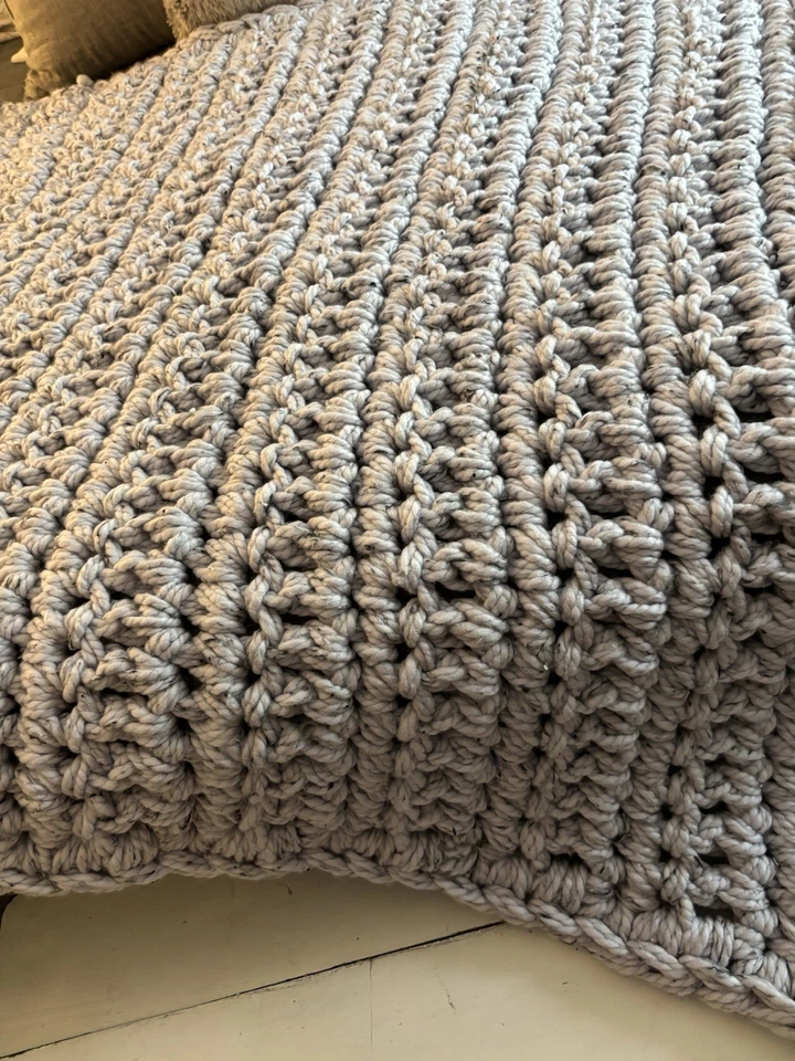 Handmade Gray Speckle Tweed Chunky Crochet Decorative Throw Blanket 55 x 48 in - Image 3 of 4