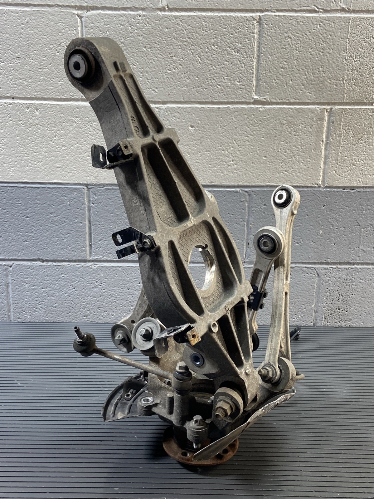 2017-2024 Maserati Levante M161 Rear Left Spindle Knuckle Hub 120K Miles OEM