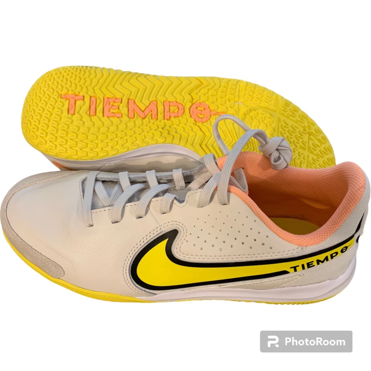Tiempo 6 shop indoor