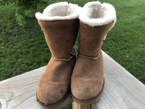 Target Brand Generic Uggs: Size 7 (RN 