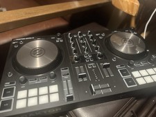 Native Instruments Traktor Kontrol S2 Mk3 DJ Controller