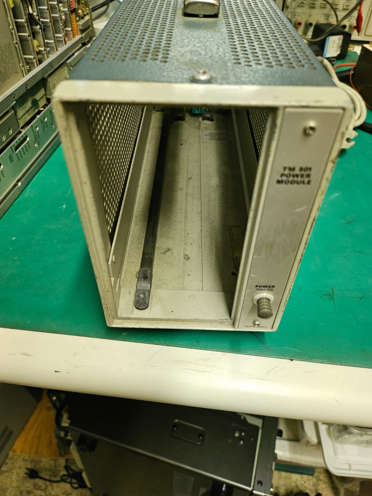 Tektronix Model TM 501 single plug in mainframe (no plug ins included)