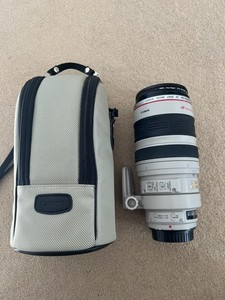 Canon EF 100-400mm f/4.5-5.6L IS USM Telephoto Zoom Lens + Canon case