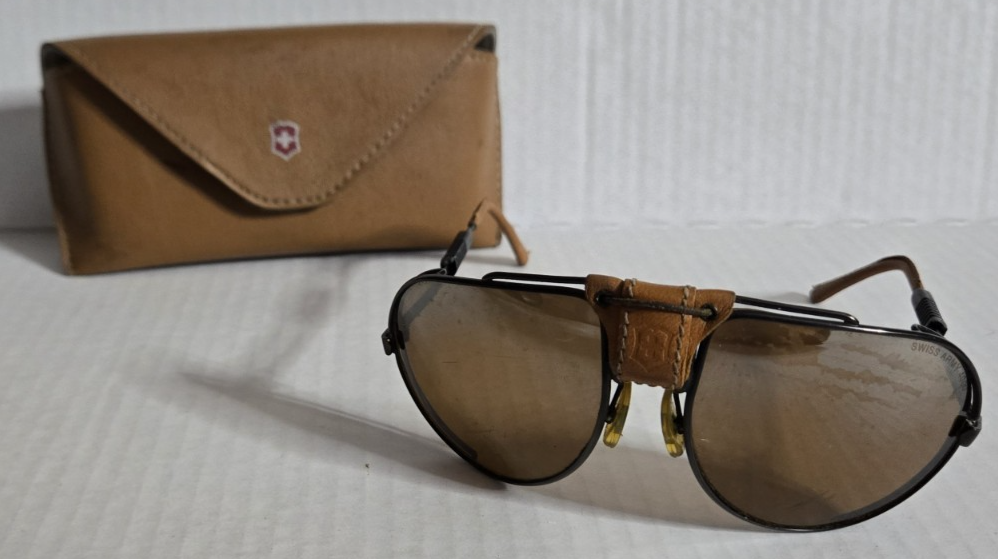 【000081】2002 S&S MEN'S COLLECTION Vintage Swiss Army Marlboro Aviator 4000 SAS Sunglasses Black