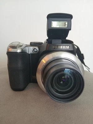APPAREIL PHOTO FUJIFILM FINEPIX S8100 FD - Photo 1/2