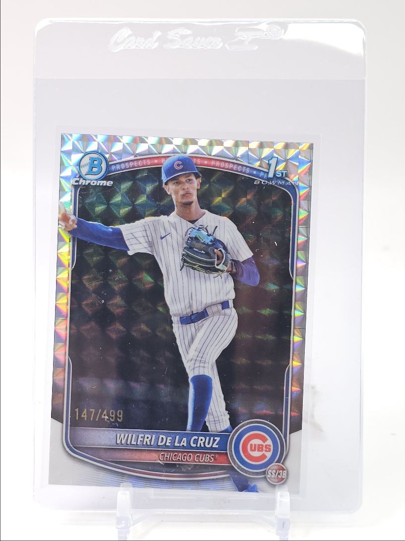 WILFRI DE LA CRUZ 2025 BOWMAN CHROME 1ST GEOMETRIC CUBS /499 Q2754
