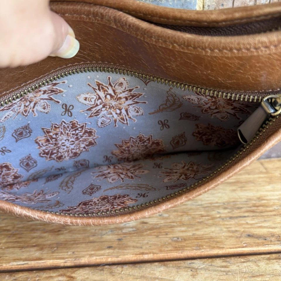 Hobo Brown Leather Crossbody Bag Lightweight Pre-owned - Image 2 of 4