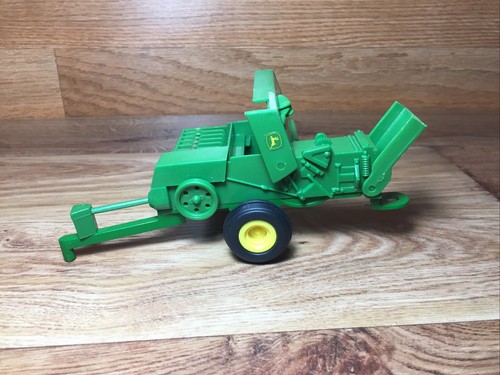 Ertl John Deere Square Hay Baler model 3363 SS Farm Toy Implement - Picture 7 of 9