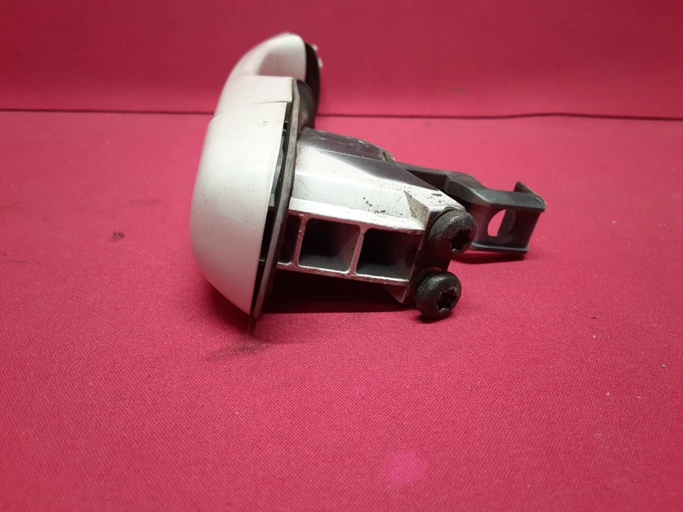 1998 1999 Volvo S70 V70 FRONT RIGHT PASSENGER Door Handle - 189 Polar White - Image 4 of 4