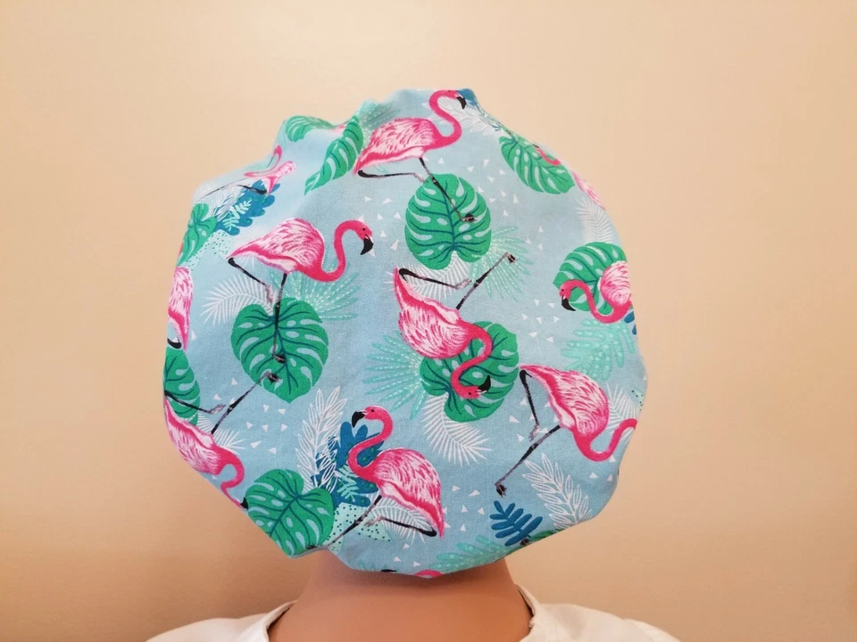 Gorra quirúrgica Bouffant para mujer - Estampado de flamenco rosa con botones - Hecha a mano en EE. UU. Foto 4 de 4