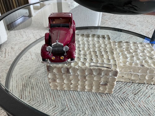Danbury Mint 1938 Rolls Royce Phantom III Garnet Maroon 1:24 Scale Diecast - Picture 2 of 5