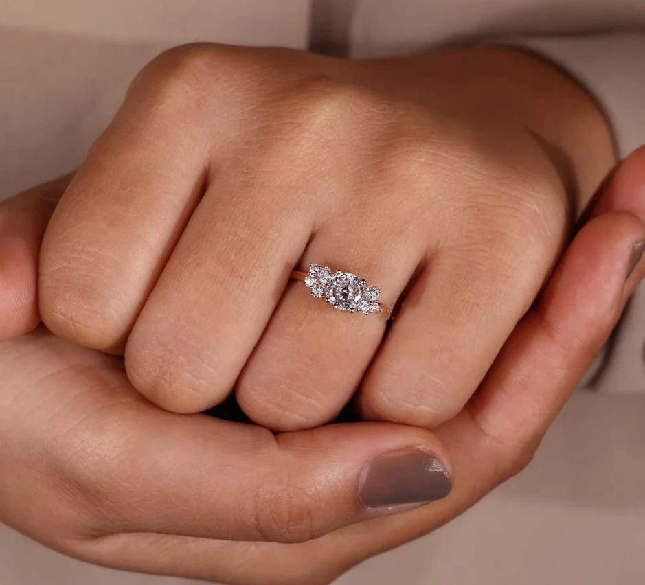 Anillo de diamantes certificado corte portugués 1,64 quilates IGI creado en laboratorio oro rosa de 14 quilates Foto 3 de 4