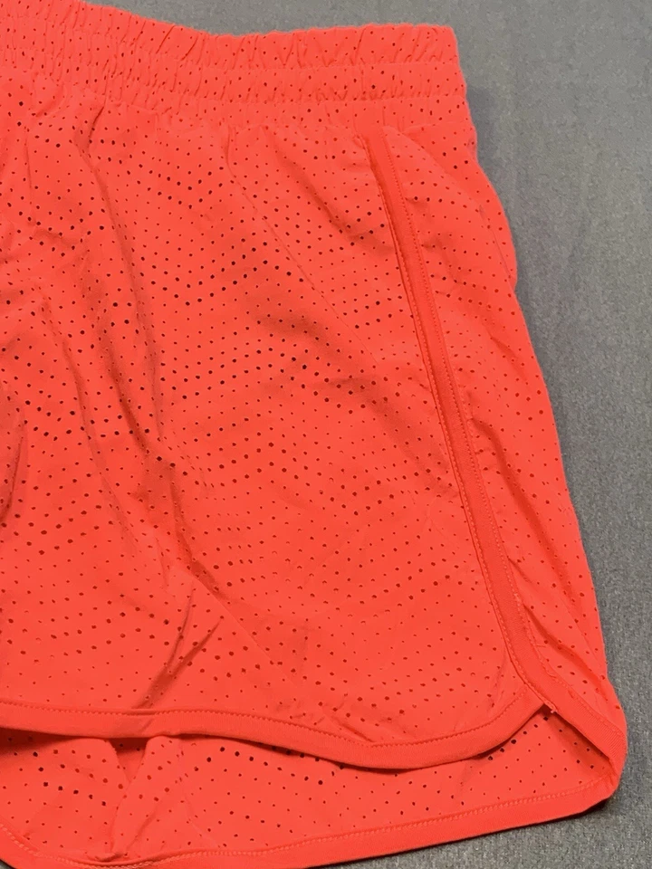 Daisy Fuentes Athletic Shorts Adult Medium w/ liner - Image 4 of 4