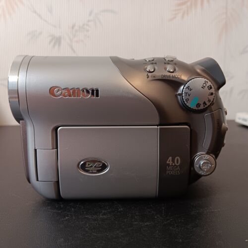 Canon DC40, 4.0 Mega Pixels, 10x Video Lens, Compact DVD Camcorder