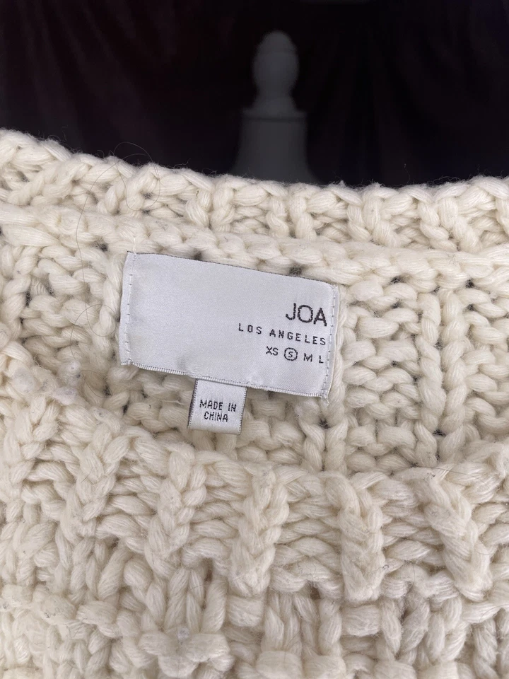 Suéter pequeño tejido grueso recortado para mujer JOA  Foto 4 de 4