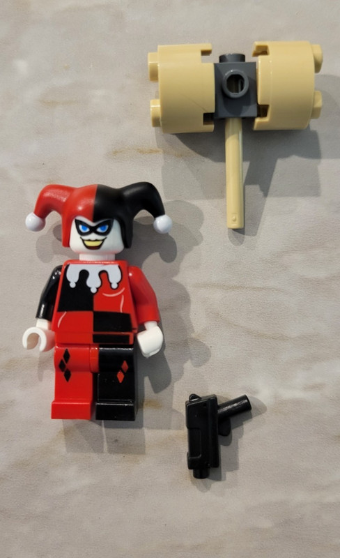Lego Harley Quinn 2008 Minifig from 7886 With Hammer