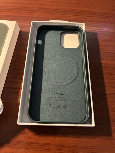 Apple iPhone 12 12 pro Leather case Forest Green - Photo 2 sur 3