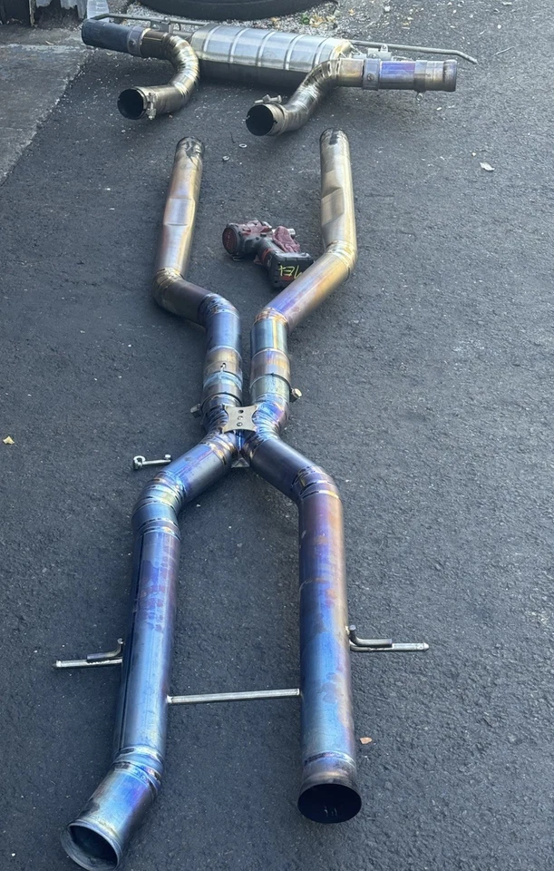 Sistema de escape trasero AWE SwitchPath Cat se adapta a Mercedes-Benz E63 AMG S 4Matic 18-23 Foto 2 de 2