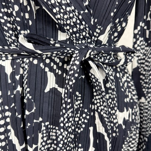 Chico's Travelers Black White Dot Print Belted Duster Jacket Micro Pleat Size 16 - Picture 11 of 12