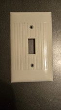 NOS Vintage Sierra Ivory Bakelite Ribbed Single Toggle Wall Switch Plate  
