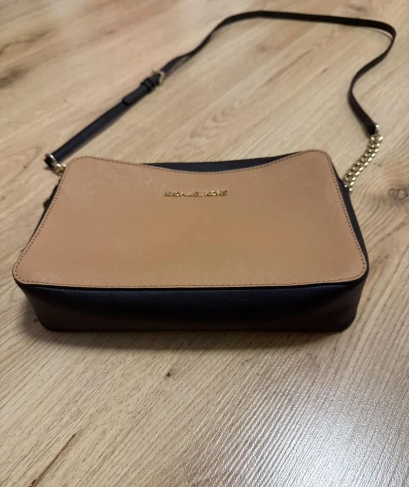Michael Kors Jet Set Crossbody Bag RRP £195, photo 2 of 3
