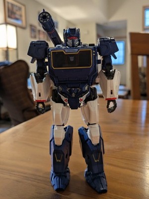 Transformers Studio Series 83 Soundwave 9inch Action Figure