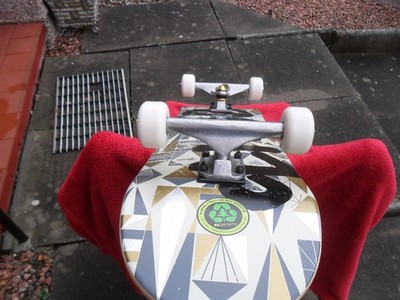 Komplett Skateboard Custom Cliche GT Plan B Wheels & Bones Reds Bearings
