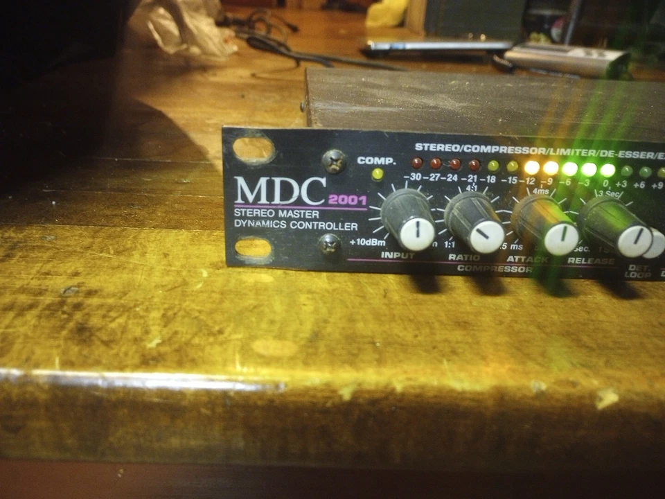 Mdc 2001 Sereo Master Controller Powers Up - Image 2 of 4