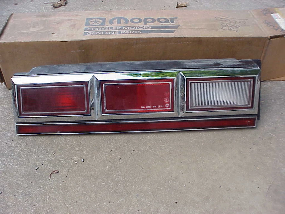 Faro trasero izquierdo Dodge 400 1982 82 1983 83 bonito usado Foto 2 de 4