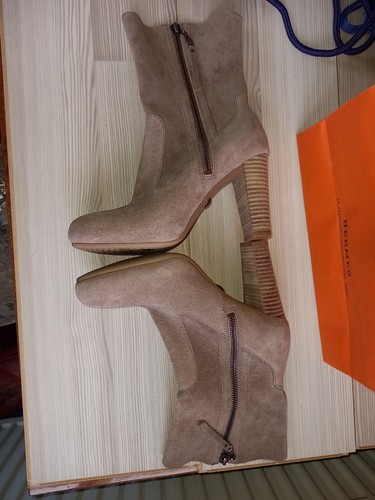 UGG LEATHER BOOTS WITH HEELS, SIZE EU-37 US-6 UK-4.5 - Picture 10 of 21