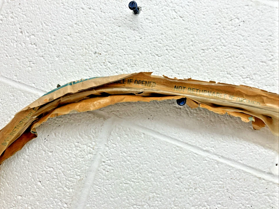 Novo OEM dianteiro destro roda bem acabamento 467436 1978-83 Chevrolet Malibu 2/4 DR (SR34) - Imagem 3 de 4