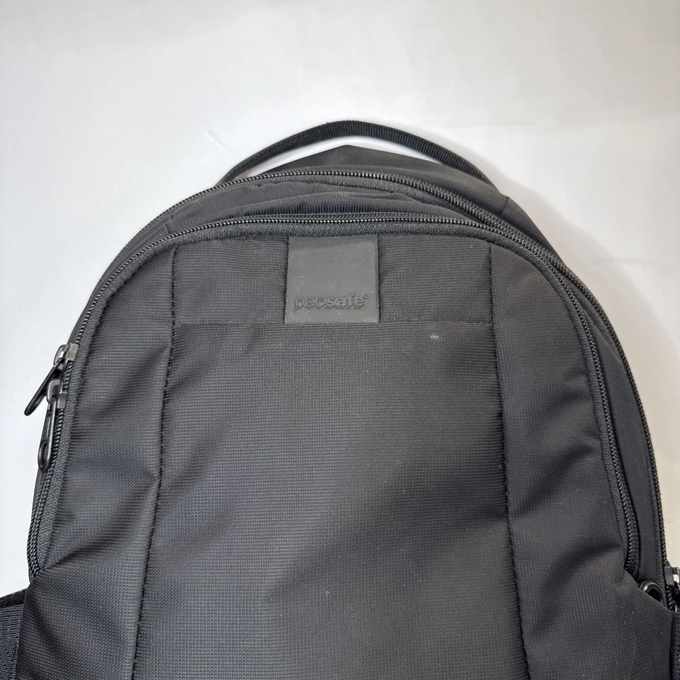 Mochila negra antirrobo Pacsafe Metrosafe LS350 Foto 2 de 4