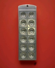 De Colección Raviolamp Aluminio 12 Pozos Raviolis Fabricante Molde Prensa Esmalte Rojo Base