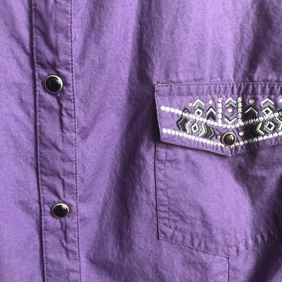Camisa a Presión Panhandle Para Mujer Púrpura Bordada Ébano Occidental Talla Grande 1X Foto 4 de 4